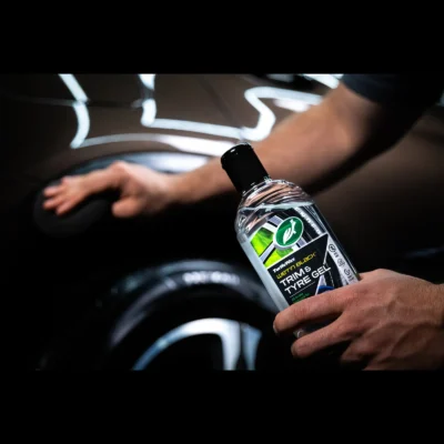 Полироль-гель Turtle Wax Wet-n-Black для чернения шин и пластика 300мл (53165) 7 Полироль-гель Turtle Wax Wet-n-Black для чернения шин и пластика 300мл (53165) — изображение 3
